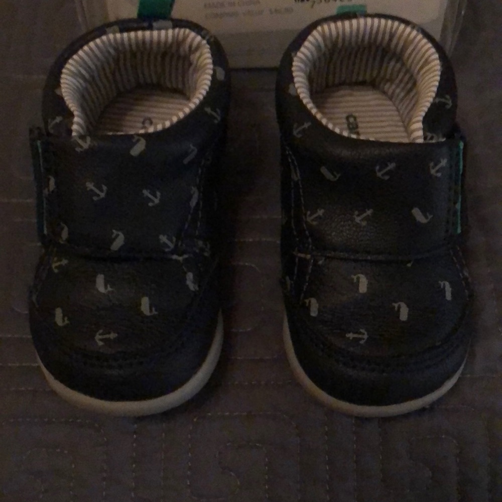 Carter’s every step walking shoe